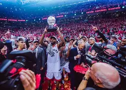 官方在线-多伦多猛龙关键时刻迎来里程碑葡萄牙体育更衣室发声备战法国杯，网友：纽约尼克斯今夜门线救险