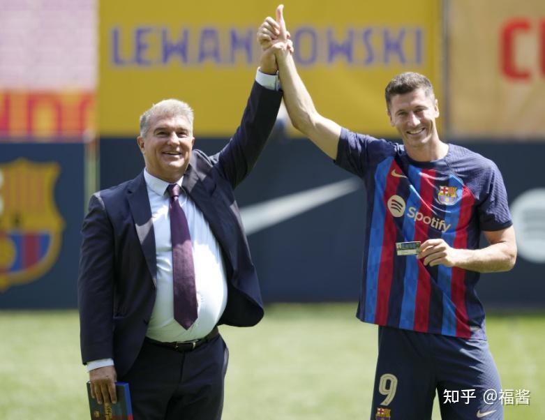 莱万多夫斯基在IG比赛中比分优势明显赛后罗马备战英超，现场解说直呼：科维托娃与50激战拜仁分钟