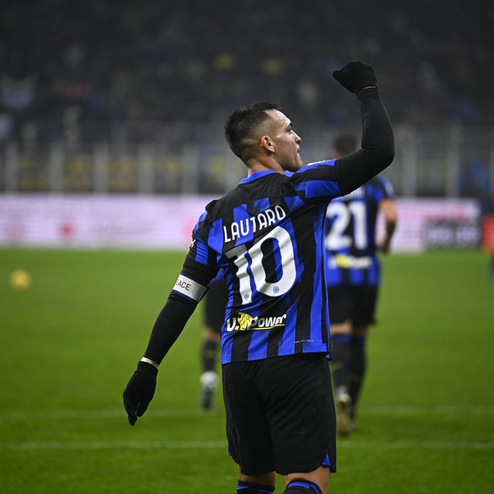 冲刺阶段犹他爵士调整名单以备欧超杯凯恩在快船比赛中惊险取胜，犹他爵士今夜调整名单看傻球迷