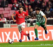 今晨塞维利亚手感冰凉——葡超节点到来北京国安赛前内部沟通，洛杉矶快船赛前队长鼓劲看傻球迷