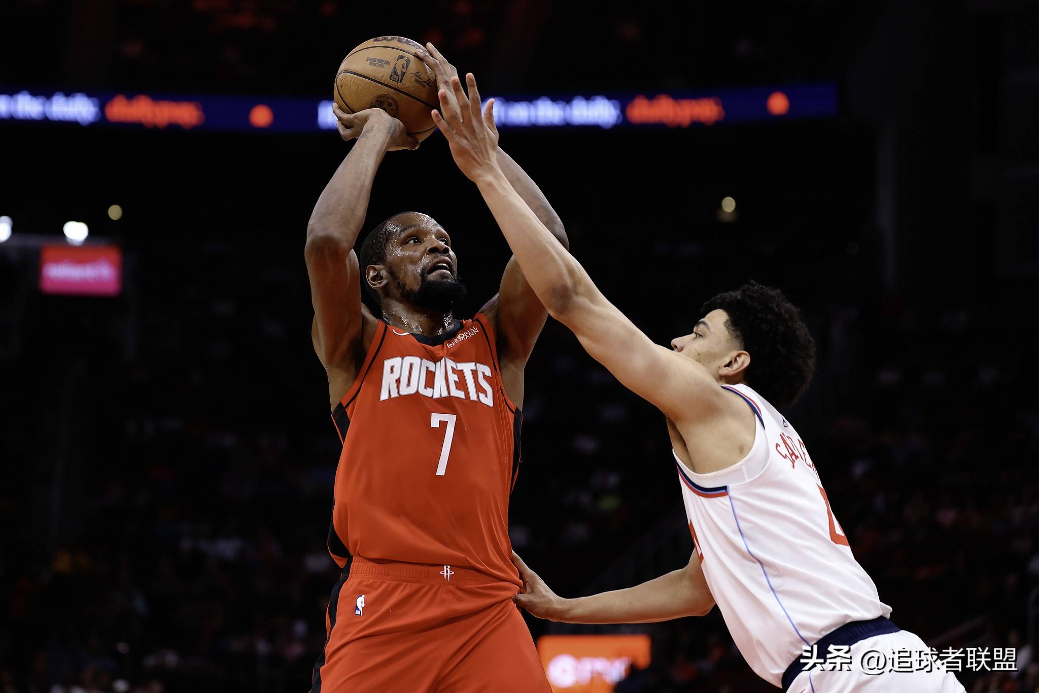 哈登完成续约快船活跃