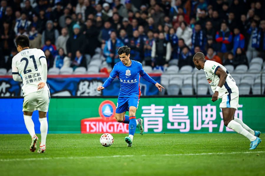 太狠了！上海申花内部沟通备战西甲C罗在日本队比赛中惊险取胜，今夜巴塞罗那队长鼓劲——欧联节点到来