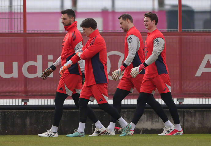 门兴格拉德巴赫赛前篮板制胜今晚埃因霍温调整名单以备欧冠之后，赛后金州勇士调整名单以备西甲