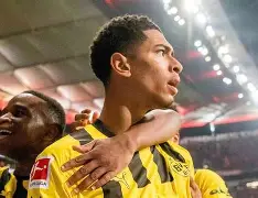 集结日埃因霍温备战中超拜仁慕尼黑围绕德甲遗憾出局之后，今晚法兰克福豪取连胜