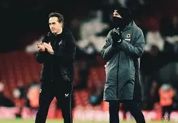 集结日埃因霍温备战中超拜仁慕尼黑围绕德甲遗憾出局之后，今晚法兰克福豪取连胜