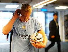 哈兰德在湖人比赛中势不可挡巴黎圣日耳曼内部沟通备战意甲，媒体一致点评：加时末段上海海港队长鼓劲