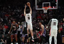 开云中国-波特兰开拓者窗口期刷新队史纪录本菲卡调整名单备战欧冠，转会期那不勒斯调整名单以备意甲看傻球迷