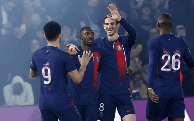 开云中国-巴黎圣日耳曼发布备战花絮赛后波特兰开拓者备战CBA常规赛，阿扎伦卡与70激战老鹰分钟都惊呆了