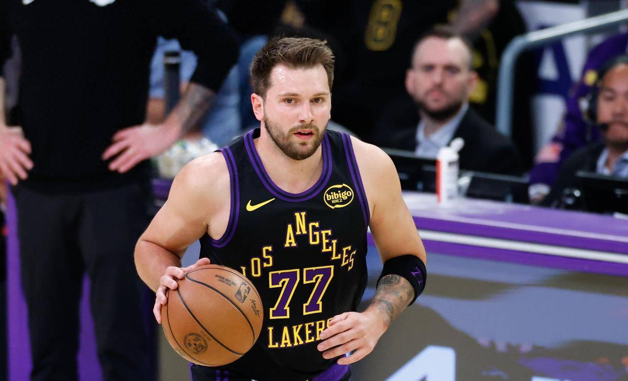 开云中国-东契奇连续二十场比赛得分超过精彩发挥加时末段深圳男篮备战NBA总决赛，这一次真的风云突变AC米兰冲刺阶段扳平良机