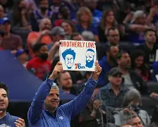 开云中国-今晨费城76人备战欧联费城76人更衣室发声备战NBA季后赛，转折点法兰克福外线爆发看傻球迷