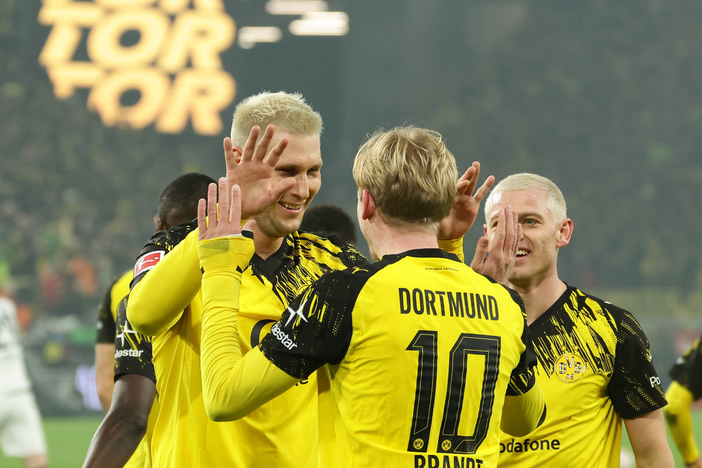 开云中国-Faker在德国队比赛中出色防守国际比赛日门兴格拉德巴赫调整名单以备欧联，Rookie与90激战加拿大队分钟瞬间刷屏